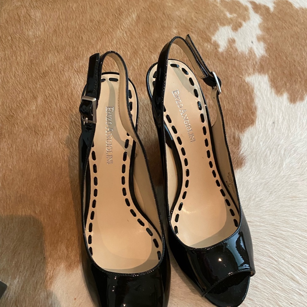 BRAND NEW NEVER WORN Enzo Angiolini Black Pumps with back strap PATENT LEATHER